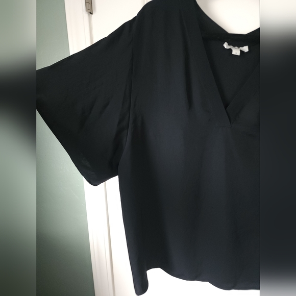 Vince V Neck Black Short Sleeve Top Size Large - Picture 6 of 14